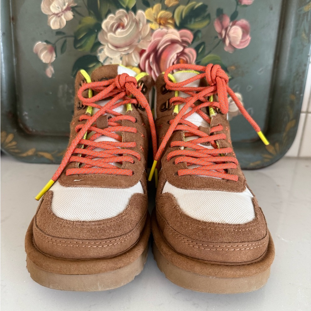 UGG Women Highland Hi Heritage Sneaker Boot. 6.5. Like new, only worn once.